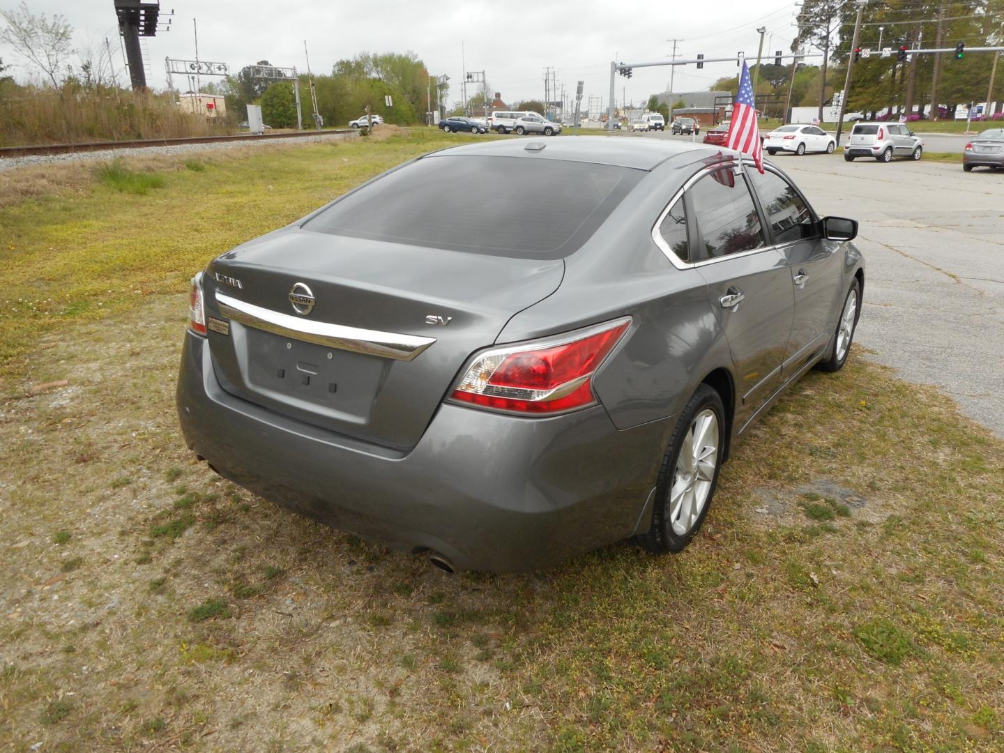 2015 Gray Nissan Altima (1N4AL3APXFC) , located at 2553 Airline Blvd, Portsmouth, VA, 23701, (757) 488-8331, 36.813889, -76.357597 - Down Payment: $1499 Weekly Payment: $110 APR: 23.9% Repayment Terms: 42 Months ***CALL ELIZABETH SMITH - DIRECTOR OF MARKETING @ 757-488-8331 TO SCHEDULE YOUR APPOINTMENT TODAY AND GET PRE-APPROVED RIGHT OVER THE PHONE*** - Photo#5